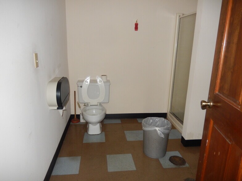 More Photos Of 80 Grace Dr, Hurricane Warehouse For Lease