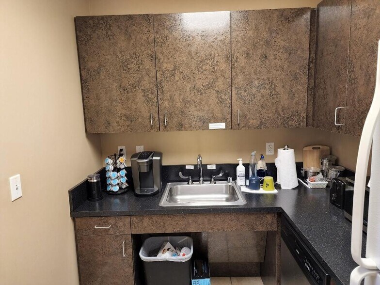 More Photos Of 401 Ranch Road 620 S, Lakeway Medical For Sale