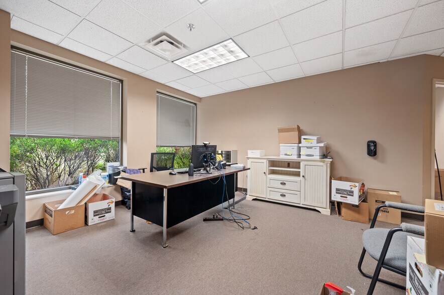More Photos Of 3000 Stonewood Dr, Wexford Office For Lease