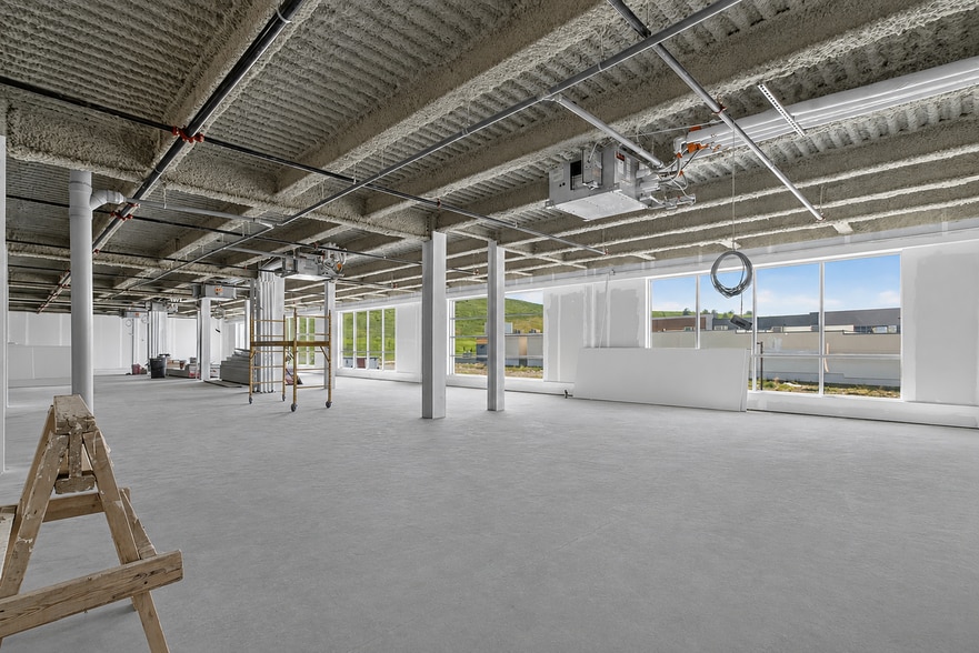 More Photos Of 198 Nolanridge Cres NW, Calgary Office For Sale