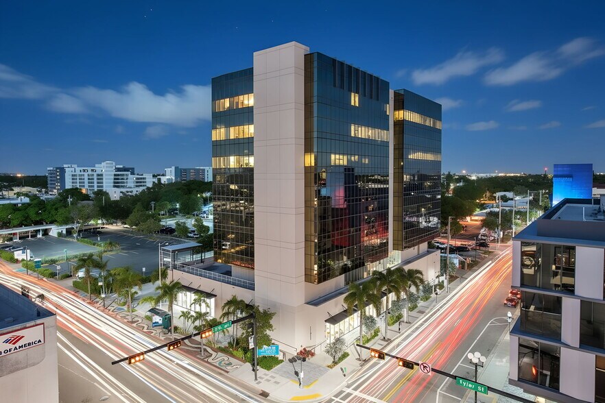 More Photos Of 1909 Tyler St, Hollywood Office For Lease