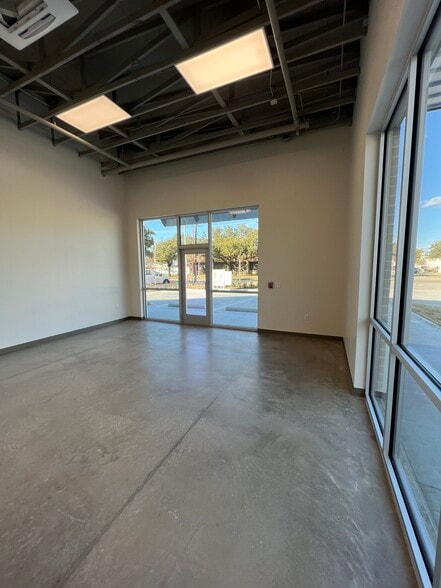 More Photos Of 4480 Alpha Rd, Dallas Flex For Lease