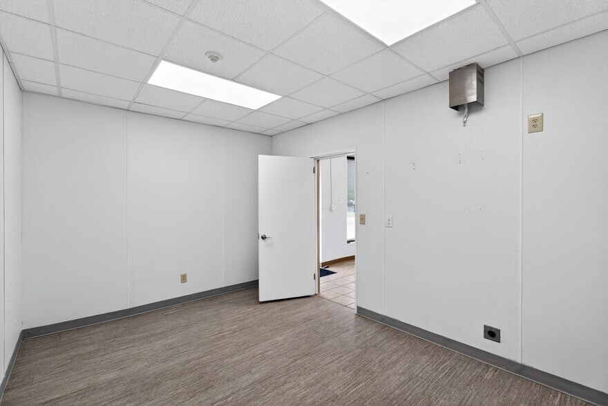 More Photos Of 1141 S Trade St, Tryon General Retail For Lease