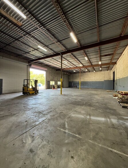 More Photos Of 1624 SE Village Green Dr, Port Saint Lucie Warehouse For Lease