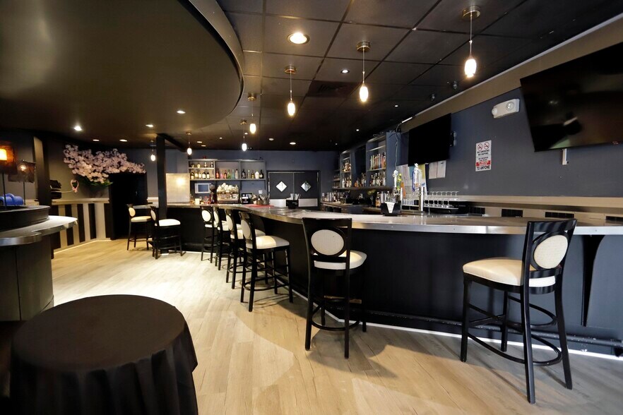 More Photos Of 1606-1610 Acushnet Ave, New Bedford Restaurant For Sale
