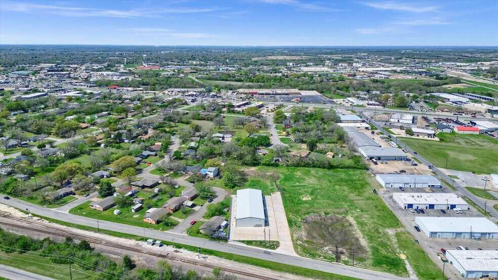 More Photos Of 2410 N Frisco Rd, Sherman Flex For Sale