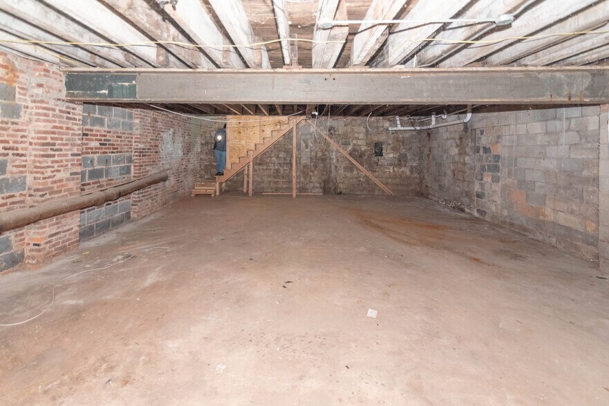 More Photos Of 3600 S Hanover St, Baltimore Storefront For Sale