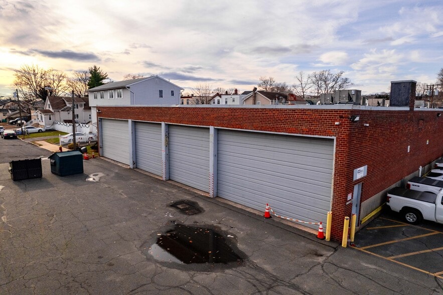 More Photos Of 288-300 Ralph St, Belleville Warehouse For Sale