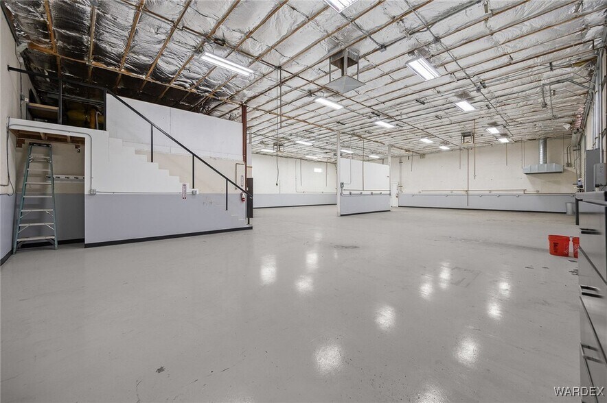 More Photos Of 1055 Empire Dr, Lake Havasu City Distribution For Lease