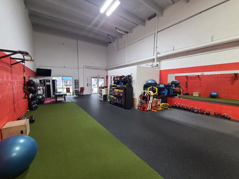 More Photos Of 4980 NW 165th St, Miami Gardens Warehouse For Sale