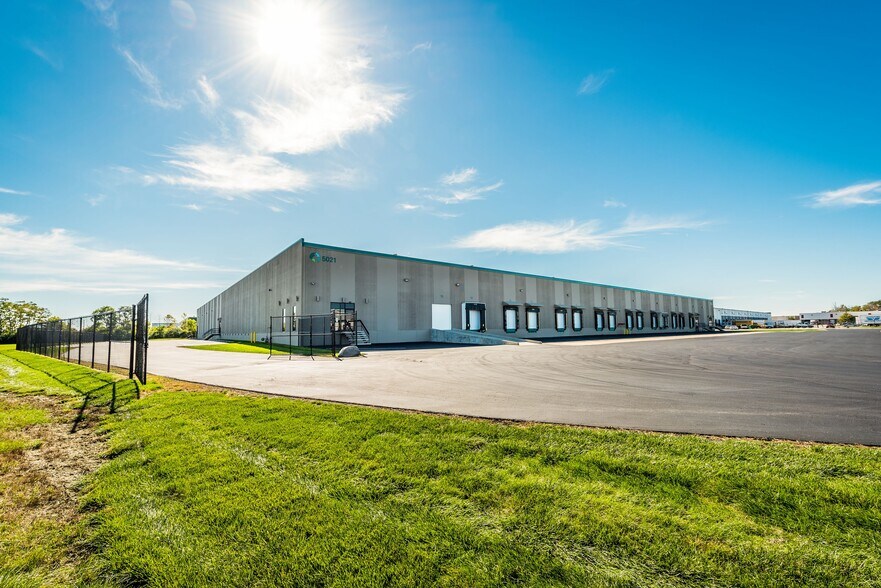 More Photos Of 5850 W 80th St, Indianapolis Unknown For Lease