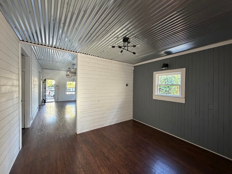 More Photos Of 1272 Oregon St, Redding Office For Sale