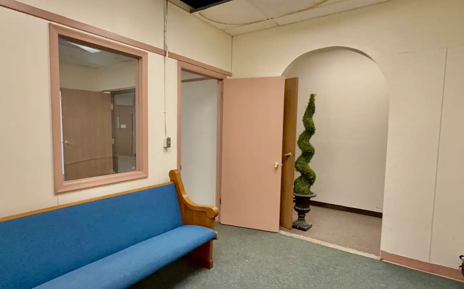 More Photos Of 1819 W Willow St, Lansing Religious Facility For Sale
