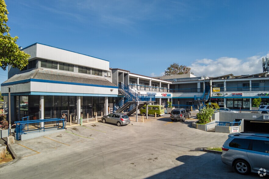 More Photos Of 555 N King St, Honolulu Storefront For Lease