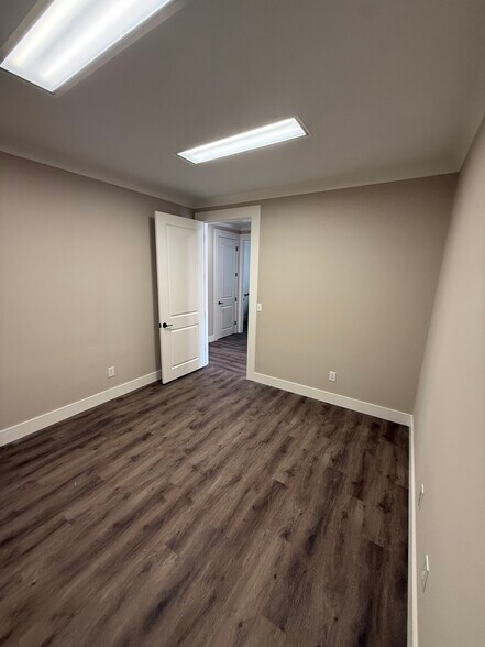 More Photos Of 2230 Towne Lake Pky, Woodstock Office For Lease