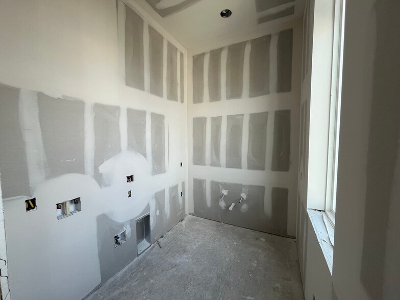More Photos Of 5821 Winsome Ln, Houston Apartments For Sale