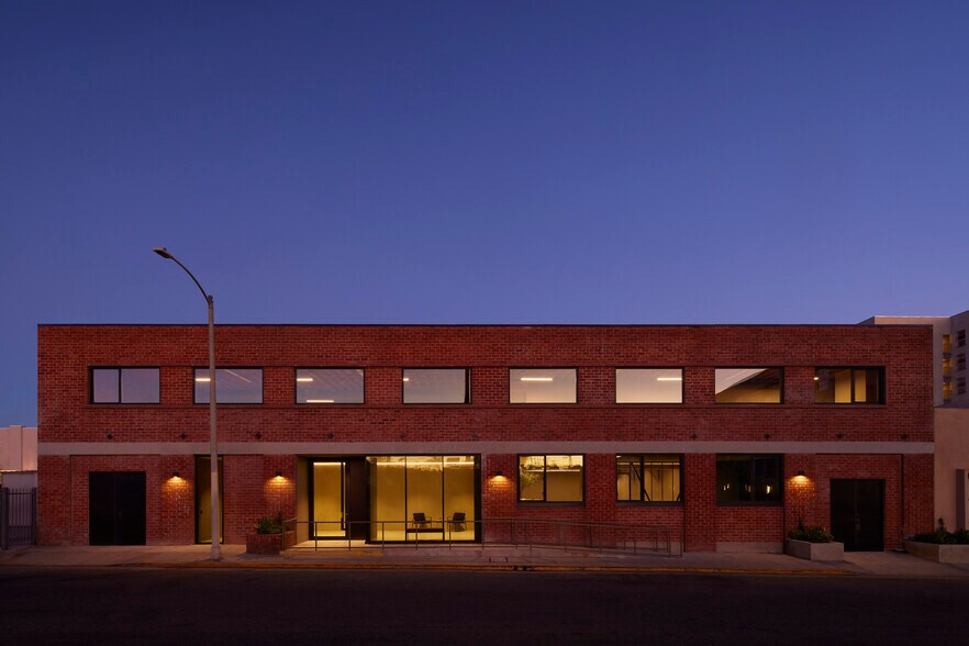 More Photos Of 1144-1146 N Las Palmas Ave, Los Angeles Loft Creative Space For Sale