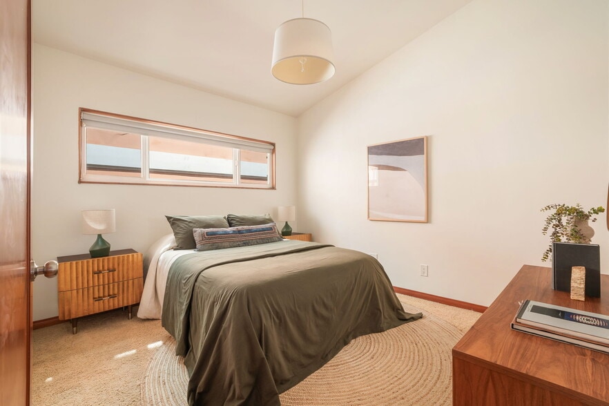 More Photos Of 16 Spinnaker St, Marina Del Rey Multifamily For Sale