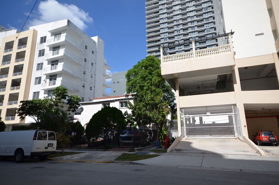 More Photos Of 437 NE 30th St, Miami Apartments For Sale