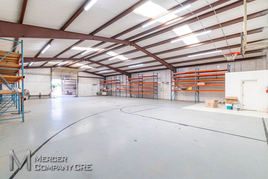 More Photos Of 10108 NW 10th St, Yukon Warehouse For Sale