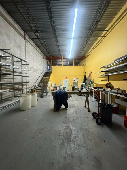 More Photos Of 801-893 Kings Hwy, Fort Pierce Light Manufacturing For Sale