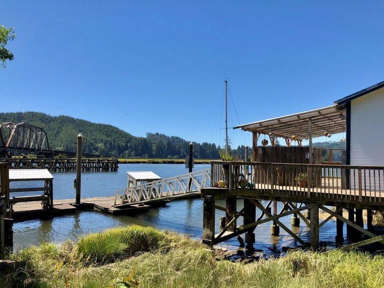 More Photos Of 6750 Or-126 Hwy, Florence Marina For Sale