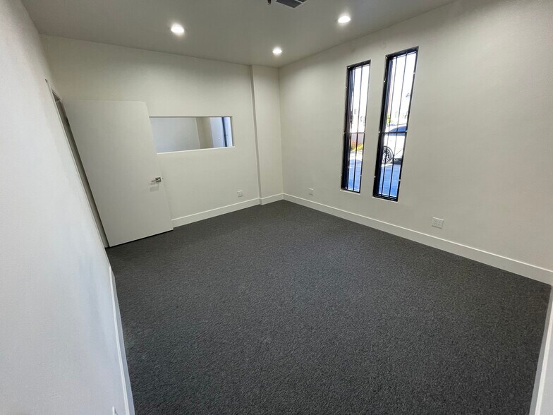 More Photos Of 7127 Laurel Canyon Blvd, North Hollywood Office For Lease