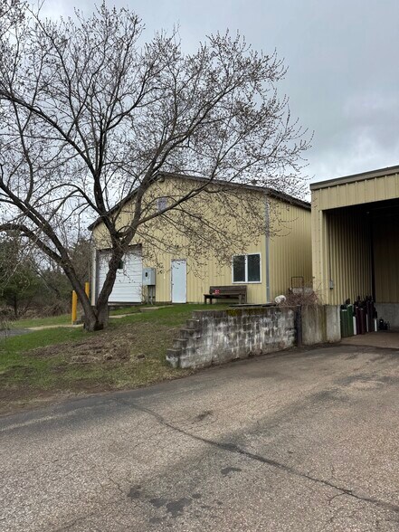 More Photos Of 623 Circle Dr, Iron Mountain Industrial For Sale