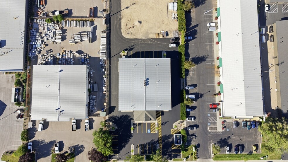 More Photos Of 5260 N Sawyer Ave, Garden City Warehouse For Sale