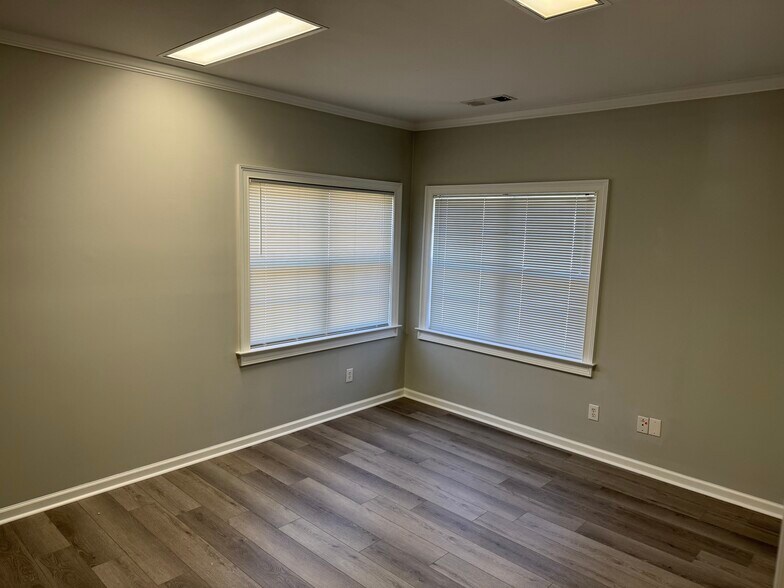 More Photos Of 2230 Towne Lake Pky, Woodstock Office For Lease