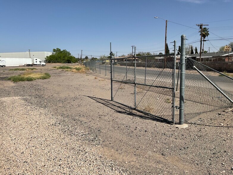 More Photos Of 7538 Franklin Dr, El Paso Land For Lease