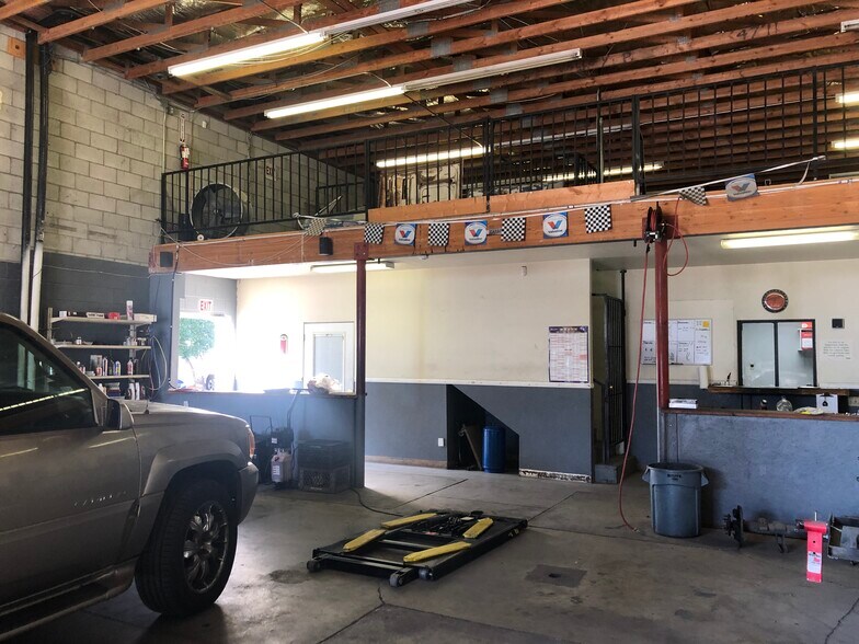 More Photos Of 46780 Clinton St, Indio Warehouse For Sale