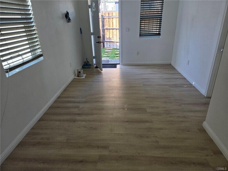 More Photos Of 1484 N Clybourn Ave, Burbank Apartments For Sale
