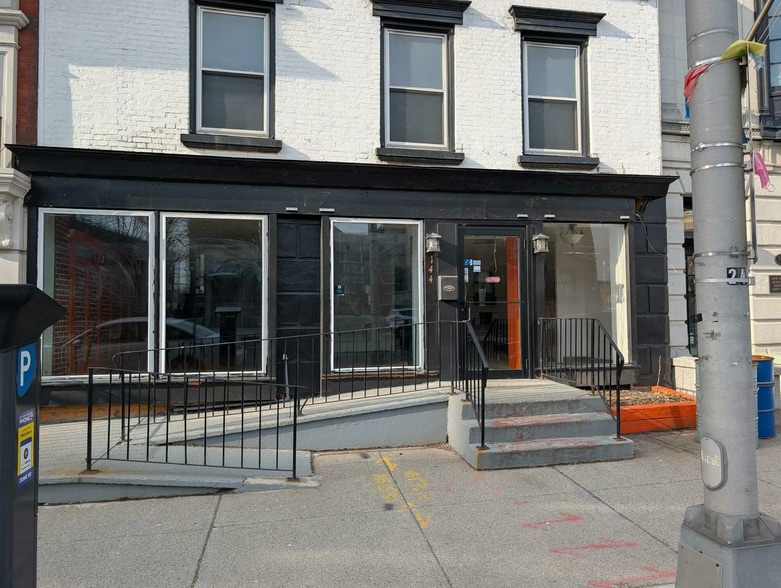 Primary Photo Of 144 Washington Ave, Albany Storefront Retail Residential For Lease
