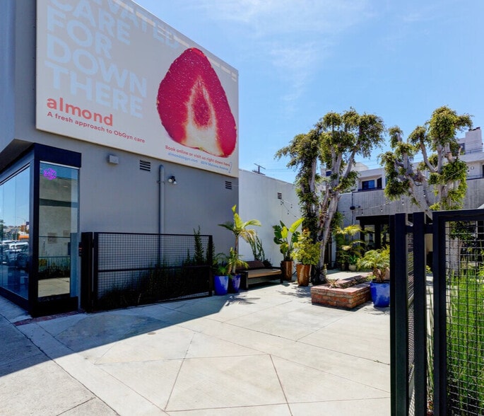 More Photos Of 8270-8272 Melrose Ave, Los Angeles Storefront For Lease