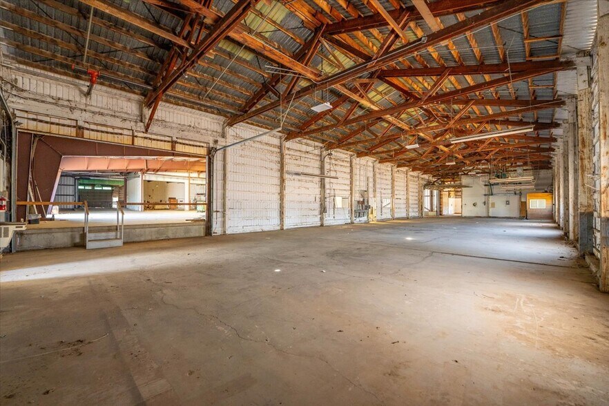 More Photos Of 3308 Cyclone Ct, Cottonwood Warehouse For Lease