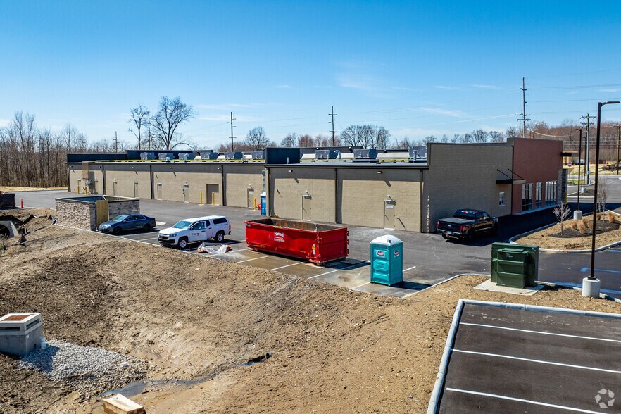 More Photos Of 6400 OH-48, Maineville Restaurant For Lease