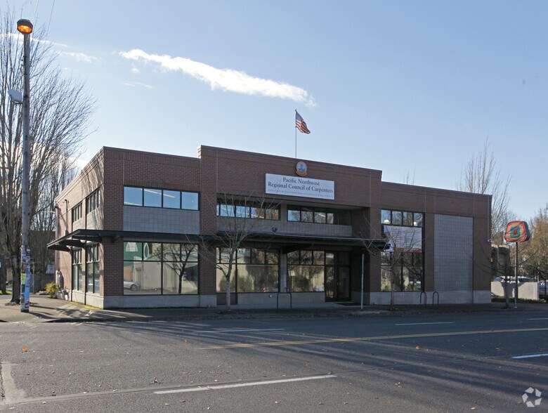 More Photos Of 1636 E Burnside St, Portland Office For Sale