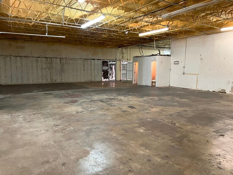 More Photos Of 5508-5516 Brewster St, San Antonio Warehouse For Lease