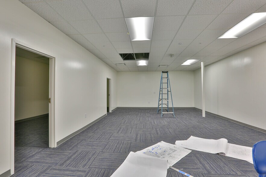 More Photos Of 118-122 Charcot Ave, San Jose Flex For Lease