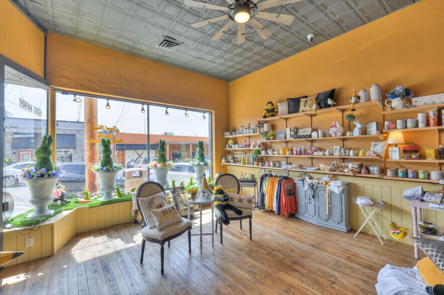 More Photos Of 108 W Walnut St, Smithville Restaurant For Sale