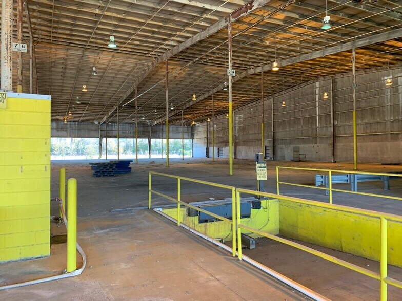 More Photos Of 1523 Midfield Industrial Blvd, Birmingham Distribution For Lease