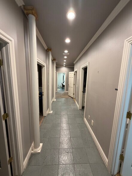 More Photos Of 4645 Tinker Diagonal, Oklahoma City Loft Creative Space For Sale