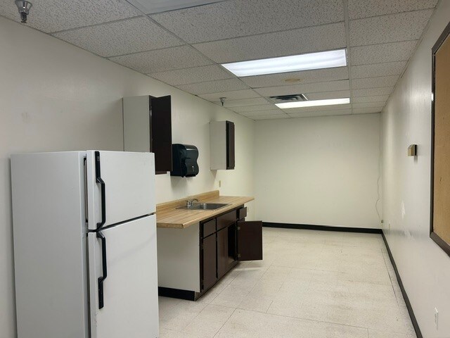 More Photos Of 901 Saint Michaels Dr, Santa Fe Freestanding For Lease