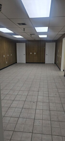 More Photos Of 5401 Sligh Ave, Tampa Auto Repair For Lease