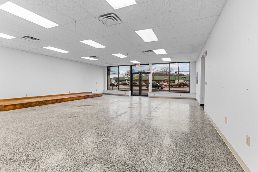 More Photos Of 6854 Post Rd, North Kingstown Freestanding For Lease