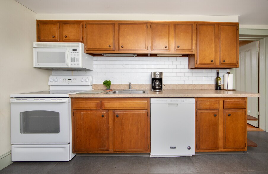 More Photos Of 69 E Oakland Ave, Doylestown Office For Sale