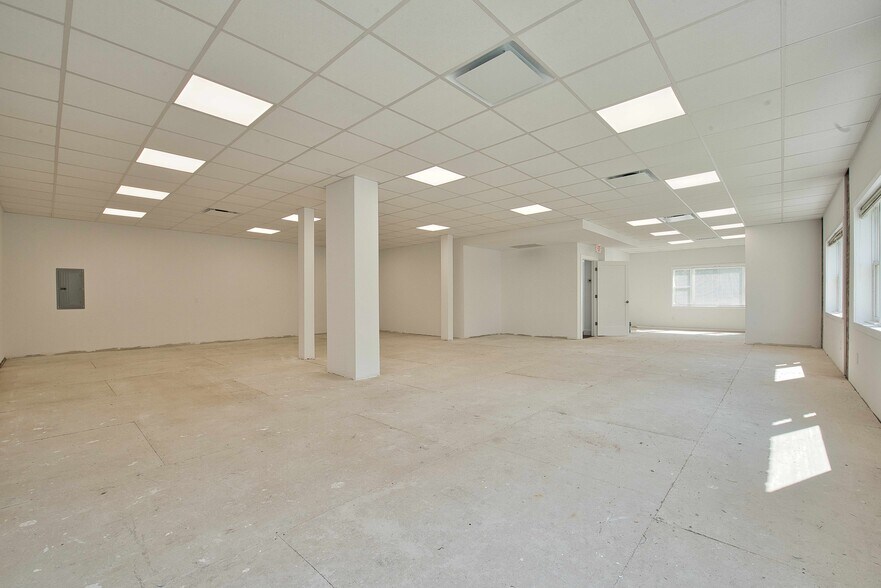 More Photos Of 121 Pulaski Rd, Kings Park Office For Sale