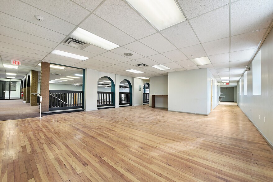 More Photos Of 4749 Baum Blvd, Pittsburgh Flex For Sale