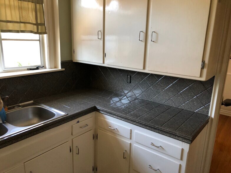 More Photos Of 5005 Cahuenga Blvd, North Hollywood Apartments For Sale